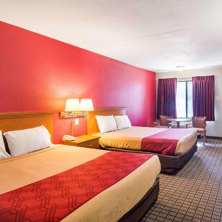 Econo Lodge Wichita Falls Downtown Bagian luar foto