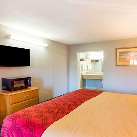 Econo Lodge Wichita Falls Downtown Bagian luar foto