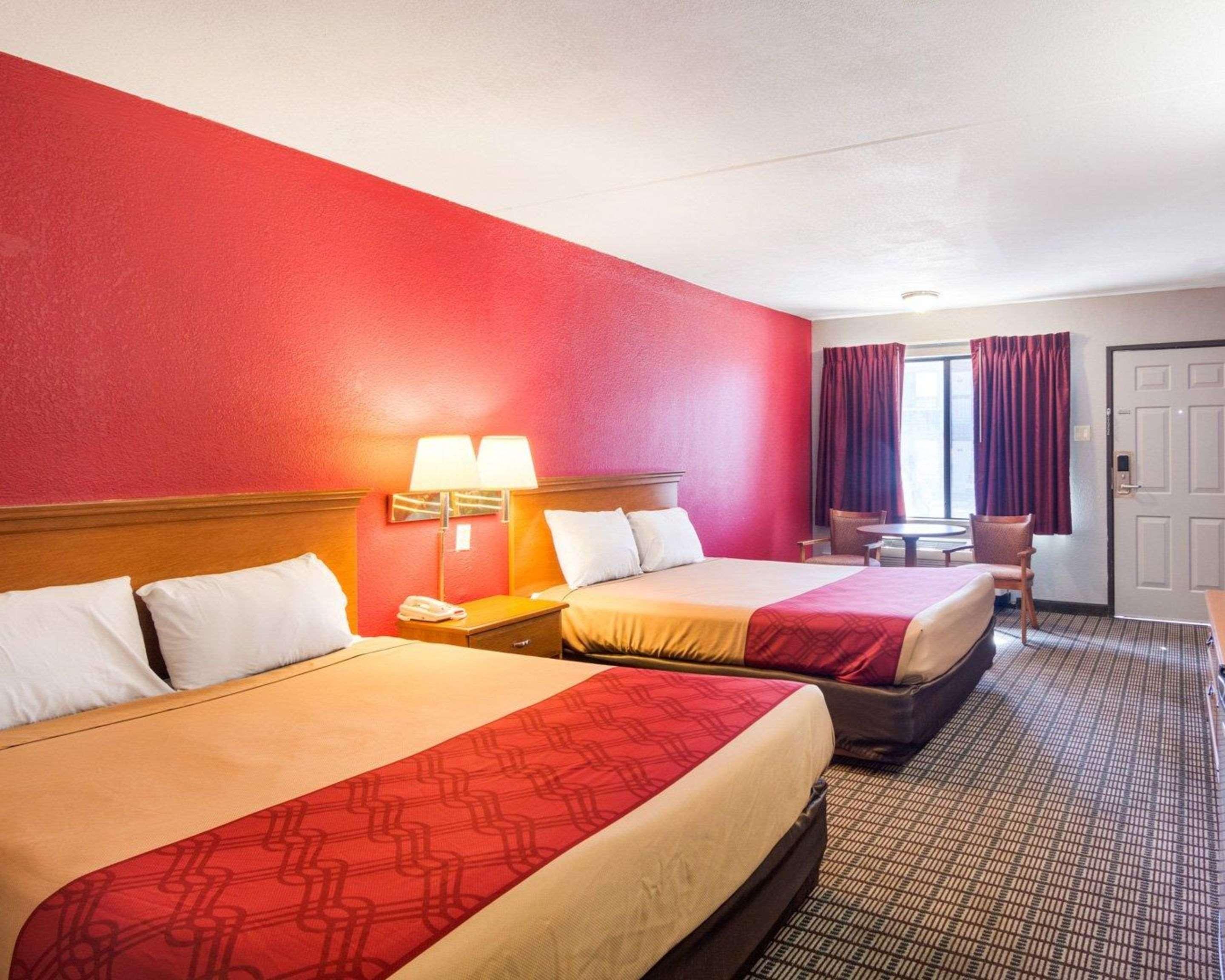 Econo Lodge Wichita Falls Downtown Bagian luar foto