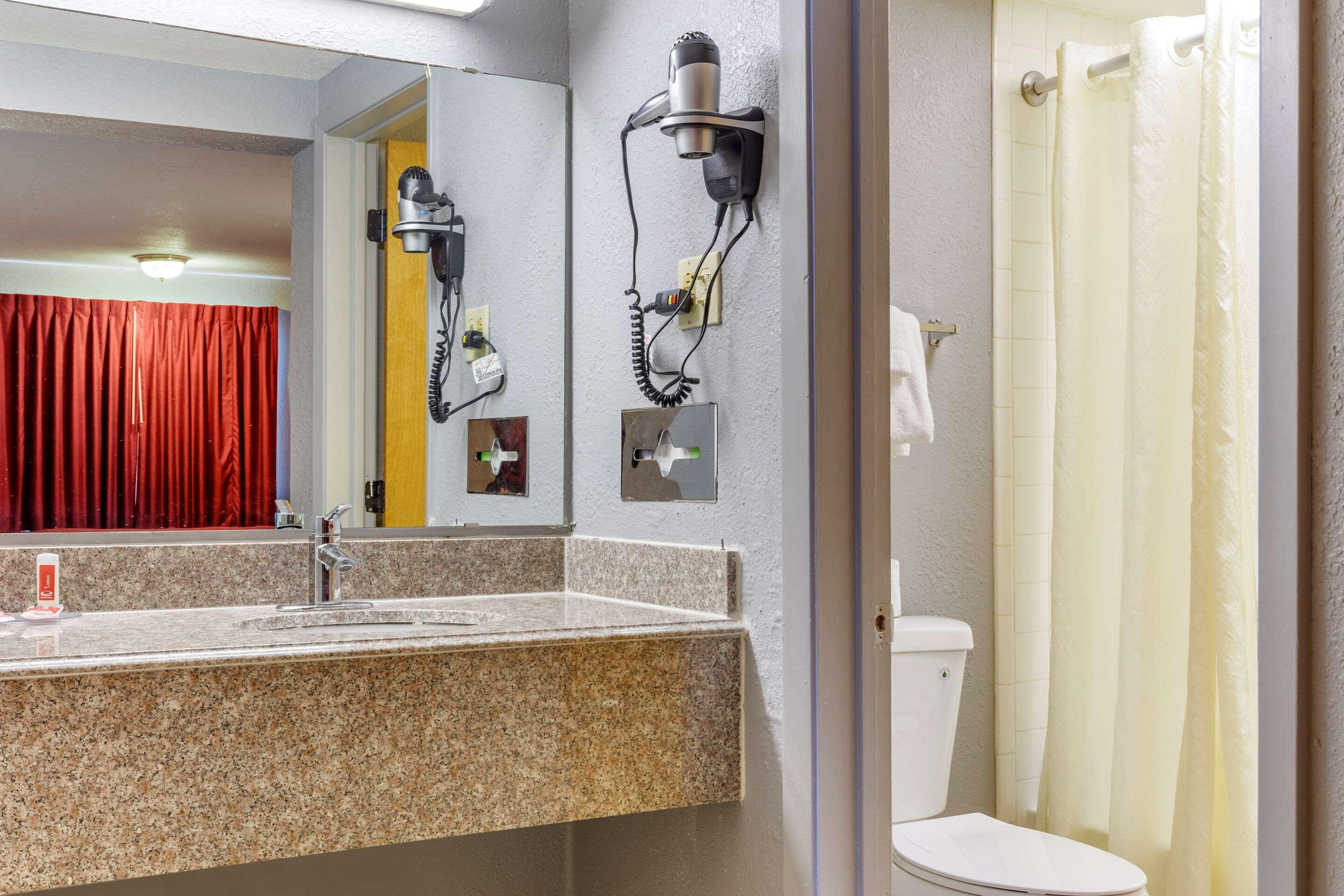 Econo Lodge Wichita Falls Downtown Bagian luar foto