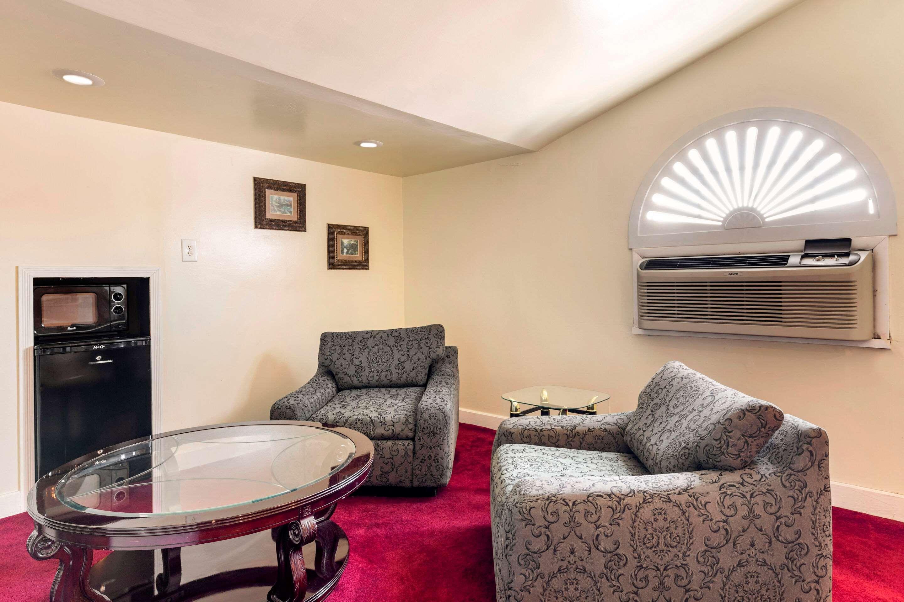 Econo Lodge Wichita Falls Downtown Bagian luar foto