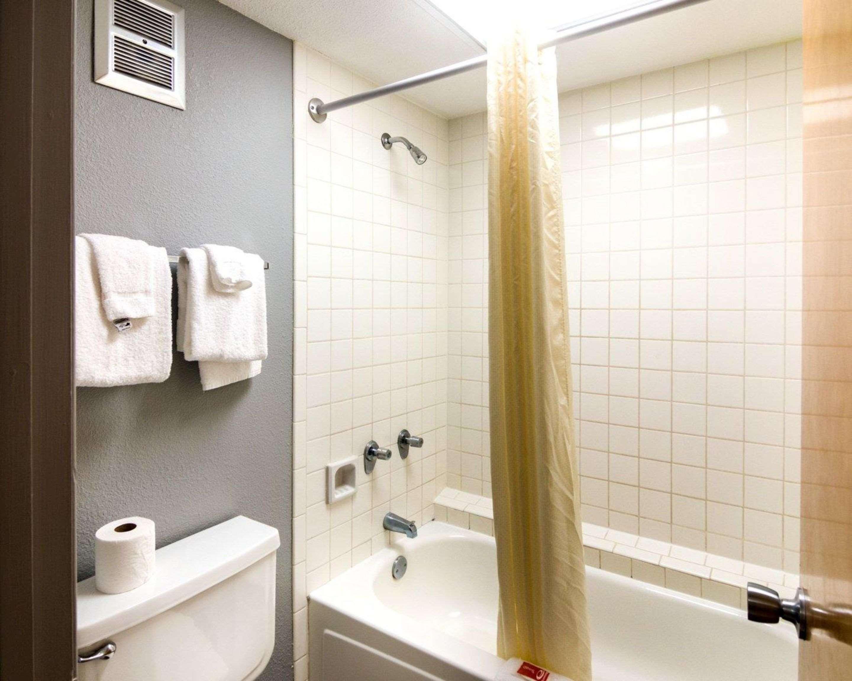 Econo Lodge Wichita Falls Downtown Bagian luar foto