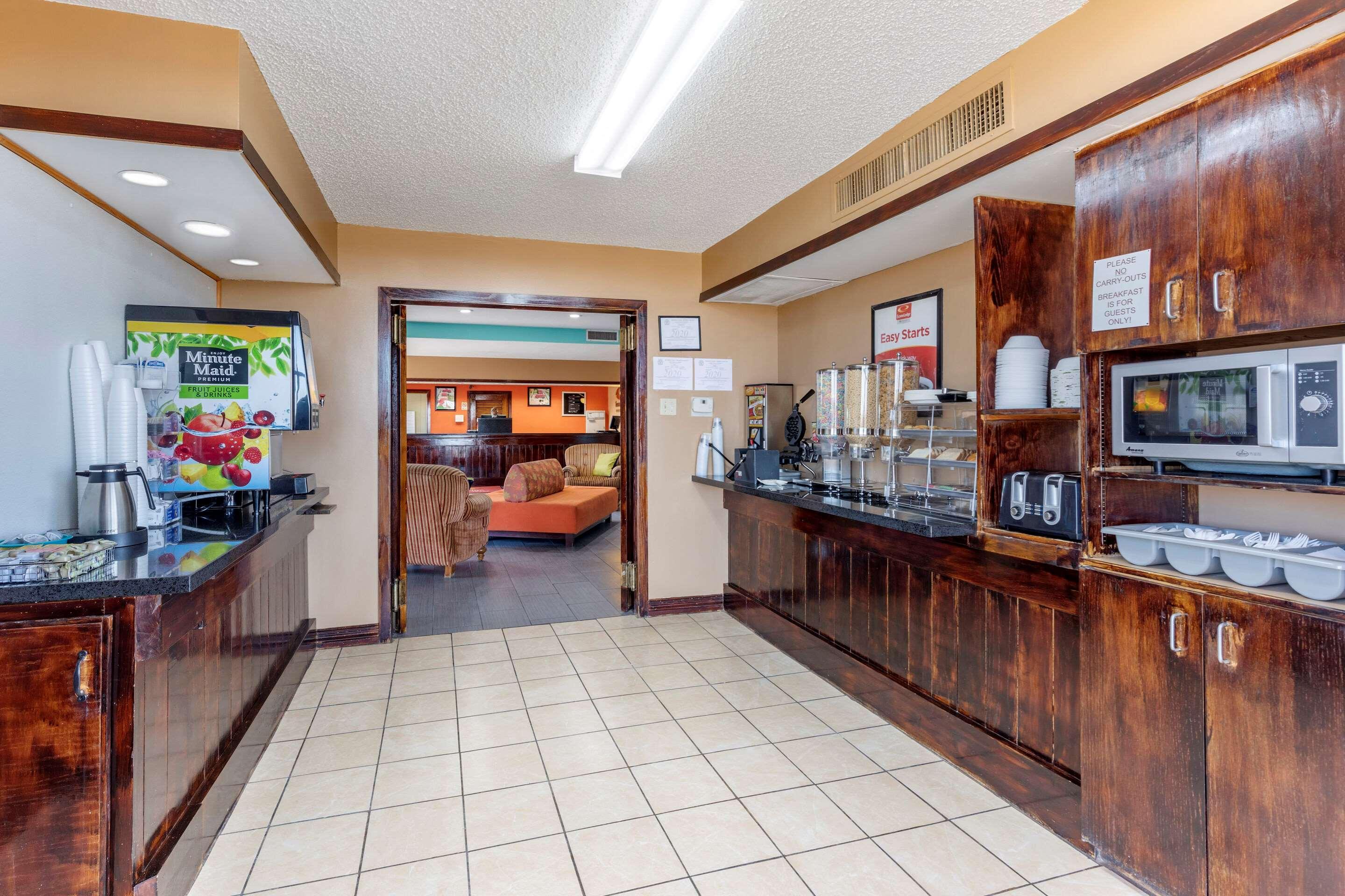 Econo Lodge Wichita Falls Downtown Bagian luar foto