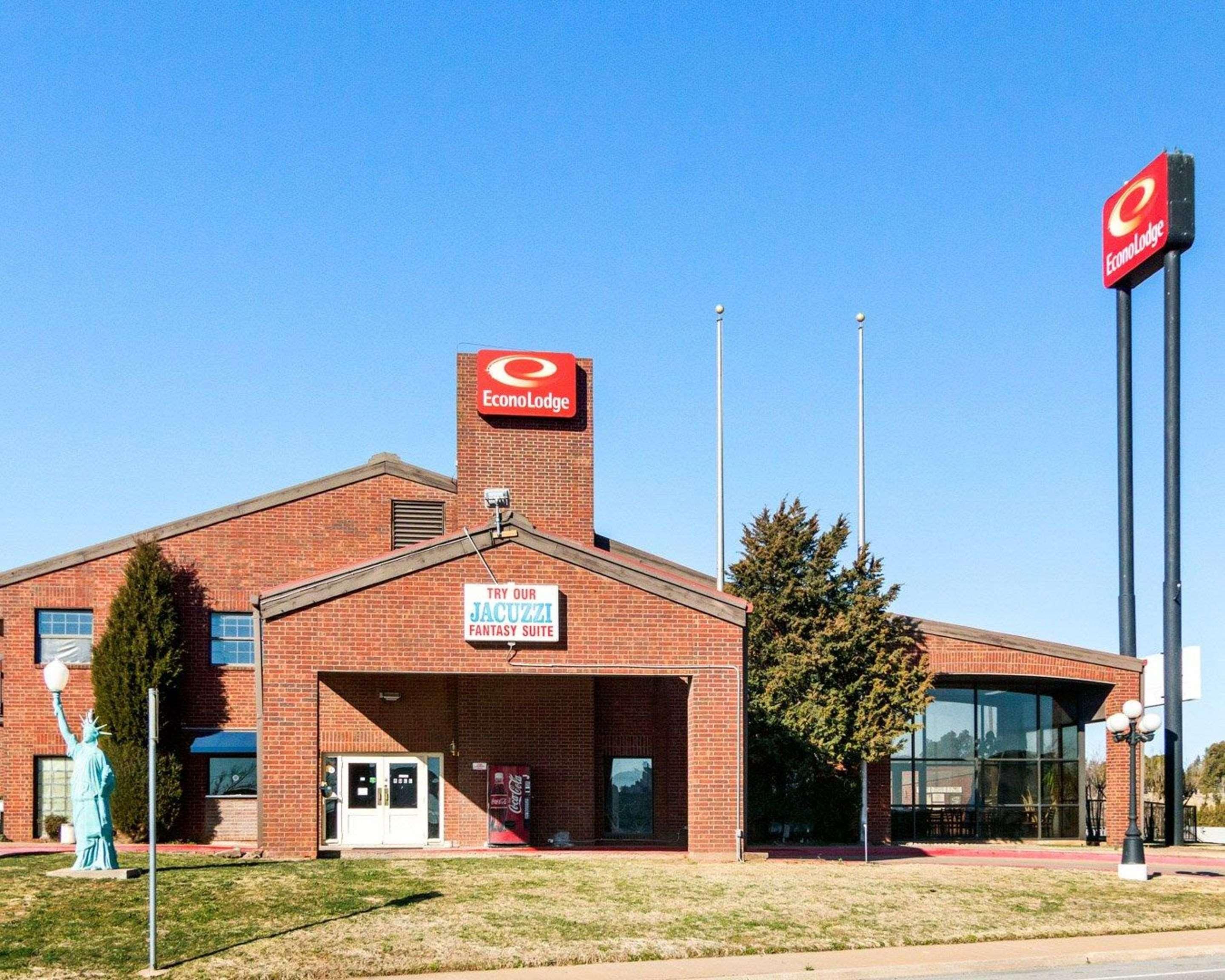 Econo Lodge Wichita Falls Downtown Bagian luar foto