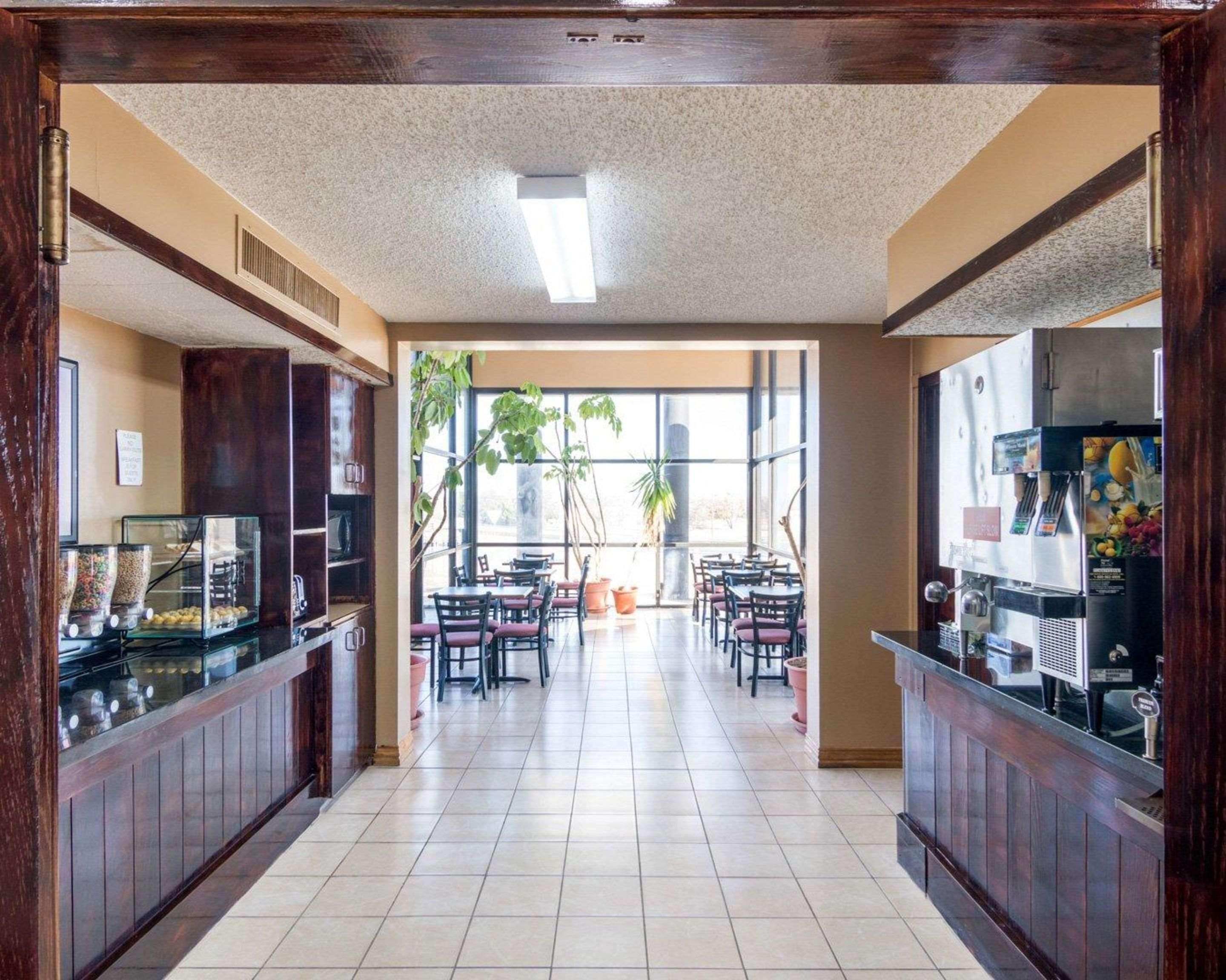 Econo Lodge Wichita Falls Downtown Bagian luar foto