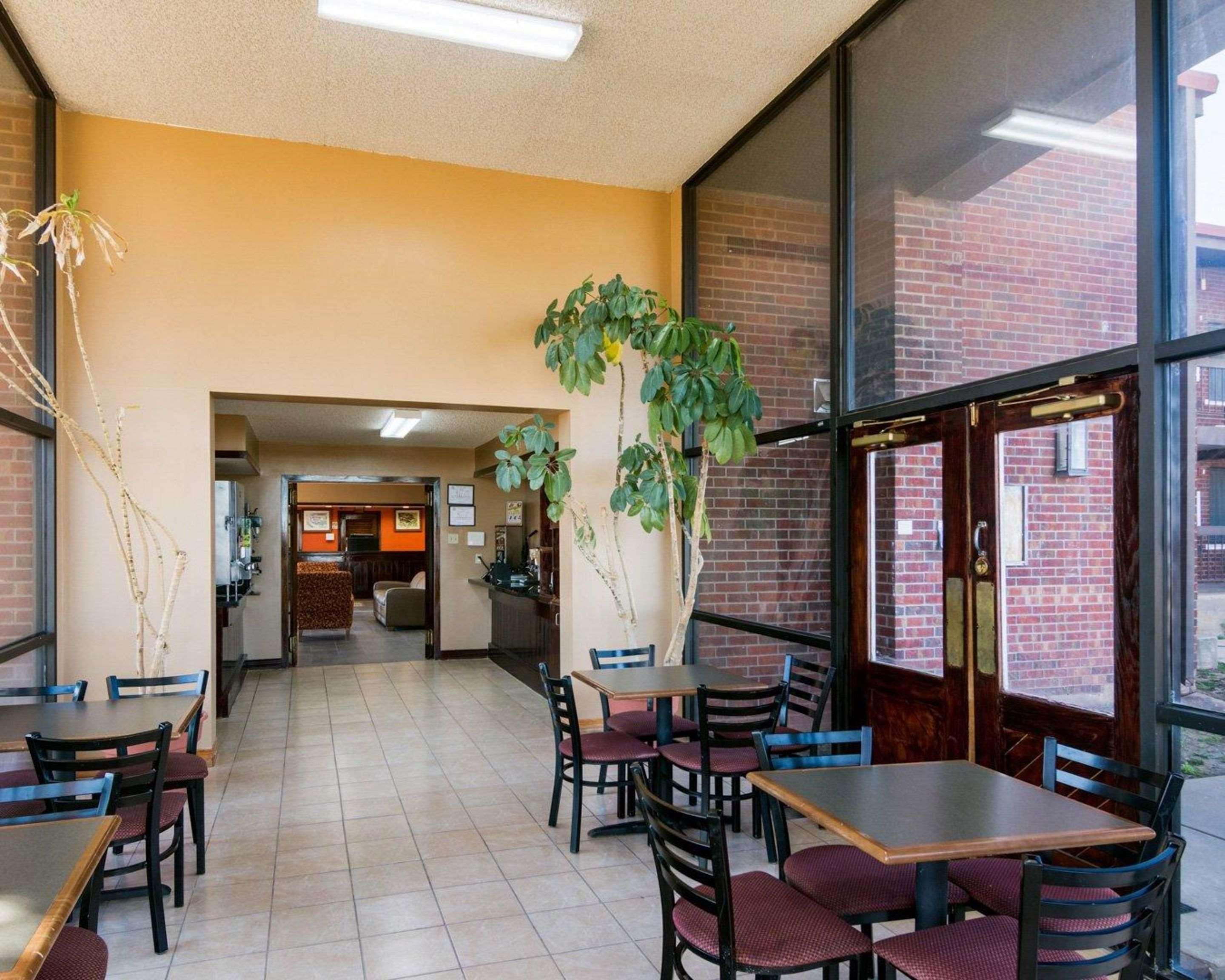 Econo Lodge Wichita Falls Downtown Bagian luar foto