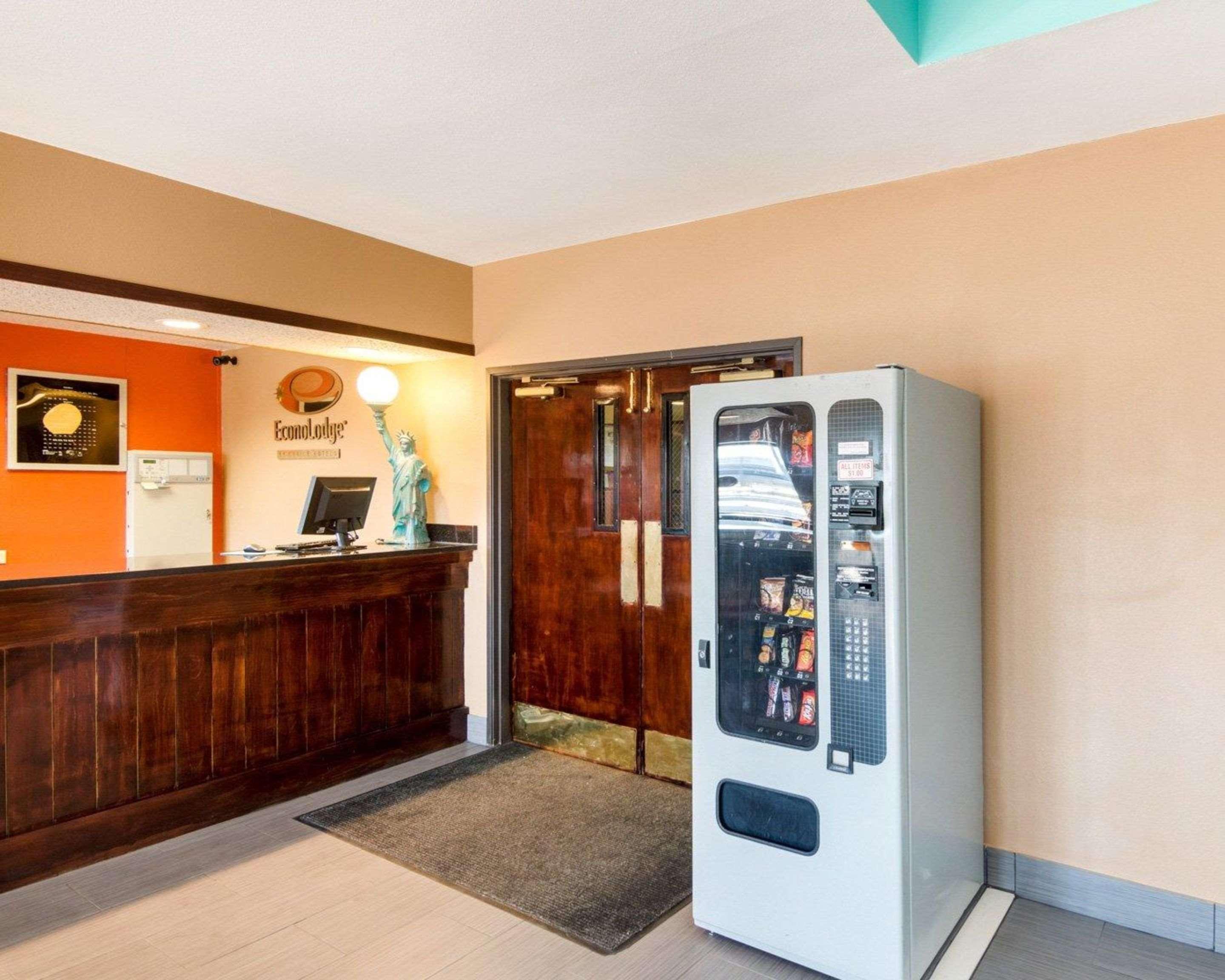 Econo Lodge Wichita Falls Downtown Bagian luar foto