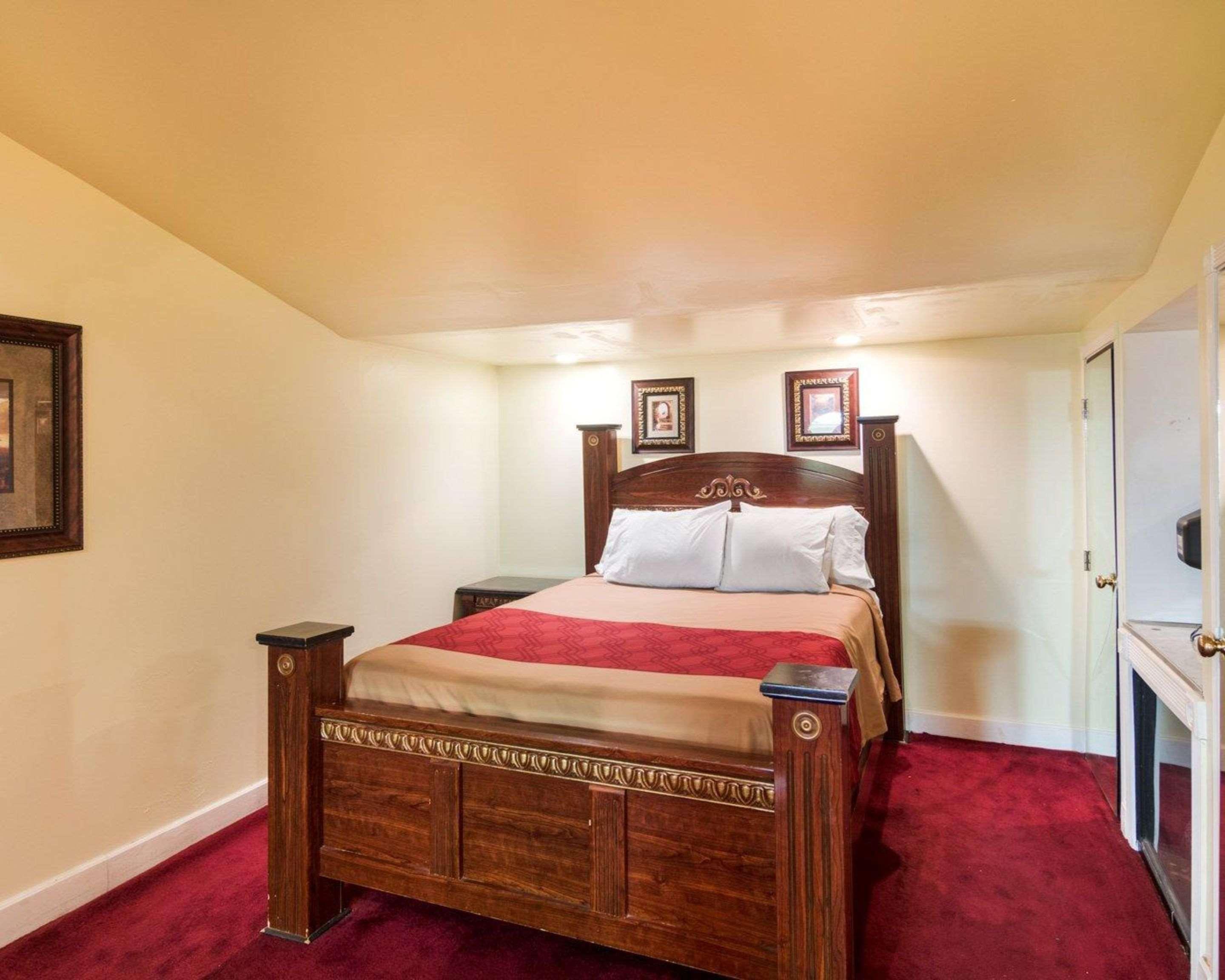 Econo Lodge Wichita Falls Downtown Bagian luar foto
