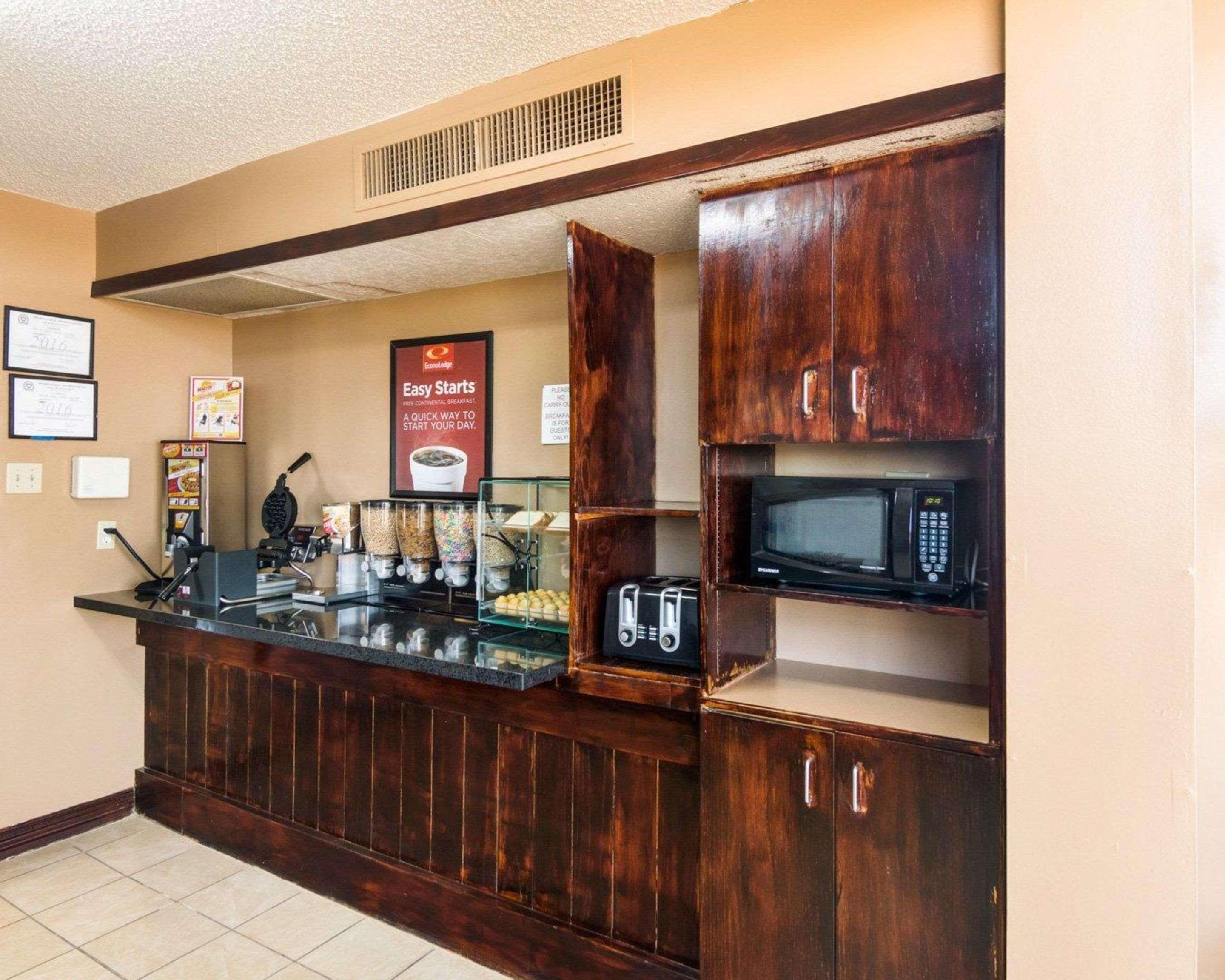 Econo Lodge Wichita Falls Downtown Bagian luar foto