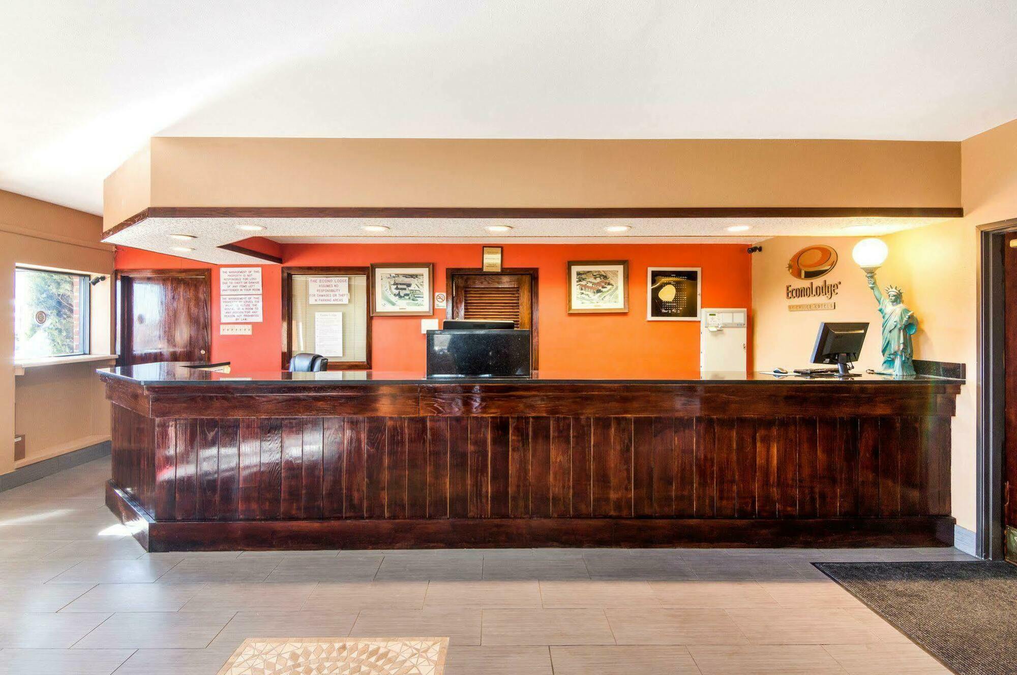 Econo Lodge Wichita Falls Downtown Bagian luar foto