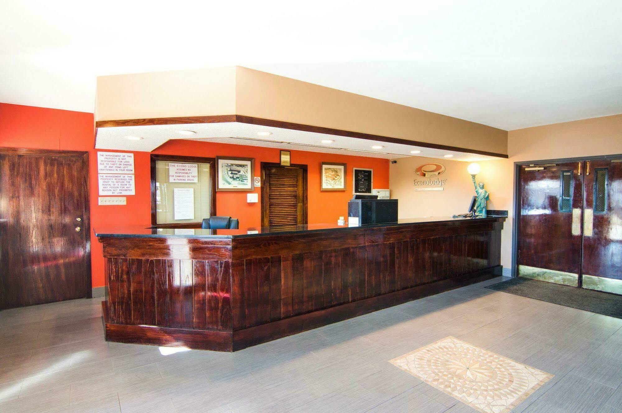 Econo Lodge Wichita Falls Downtown Bagian luar foto