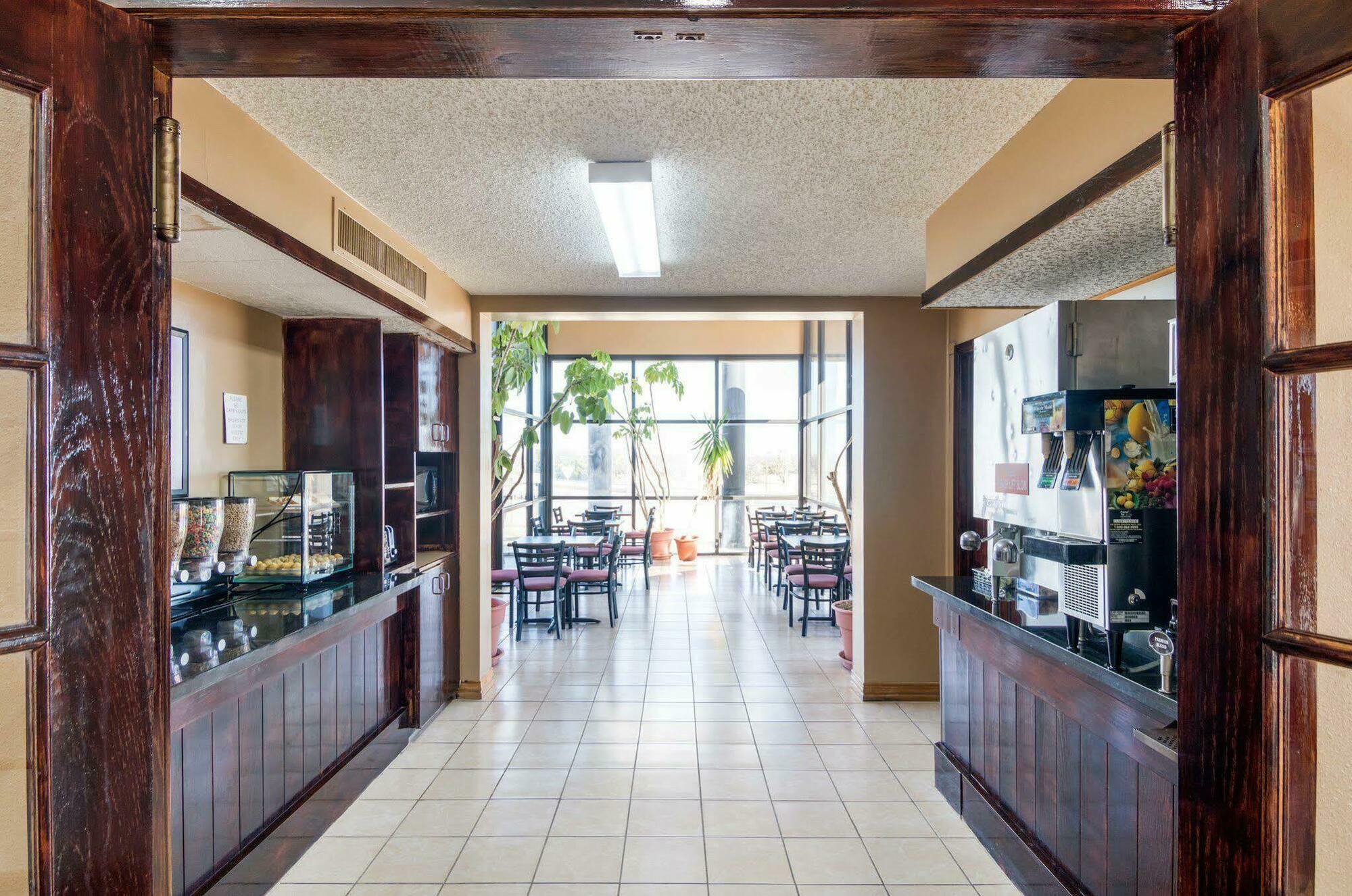 Econo Lodge Wichita Falls Downtown Bagian luar foto