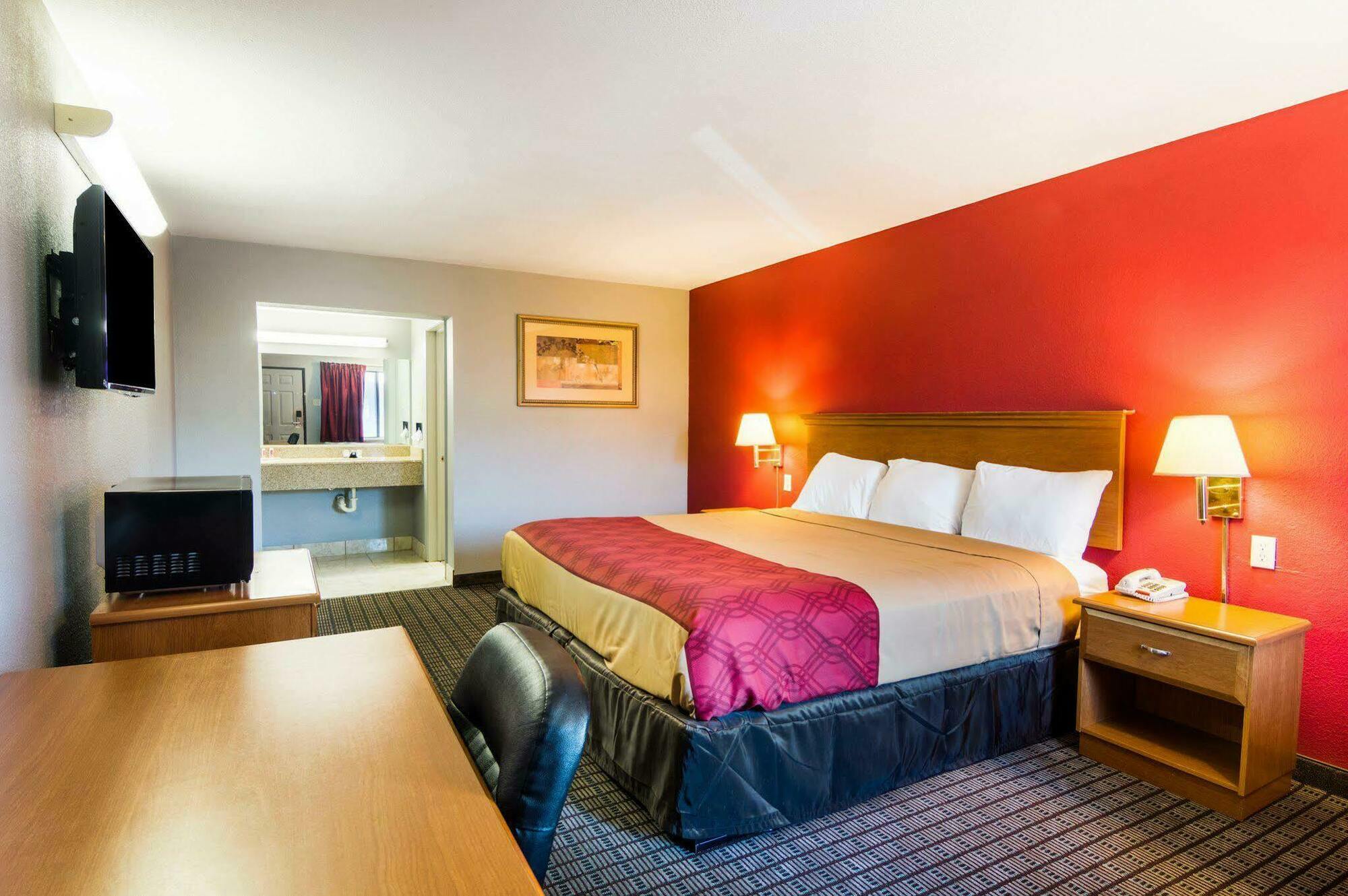 Econo Lodge Wichita Falls Downtown Bagian luar foto